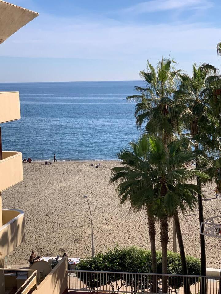 Beachfront Center Appartement Estepona